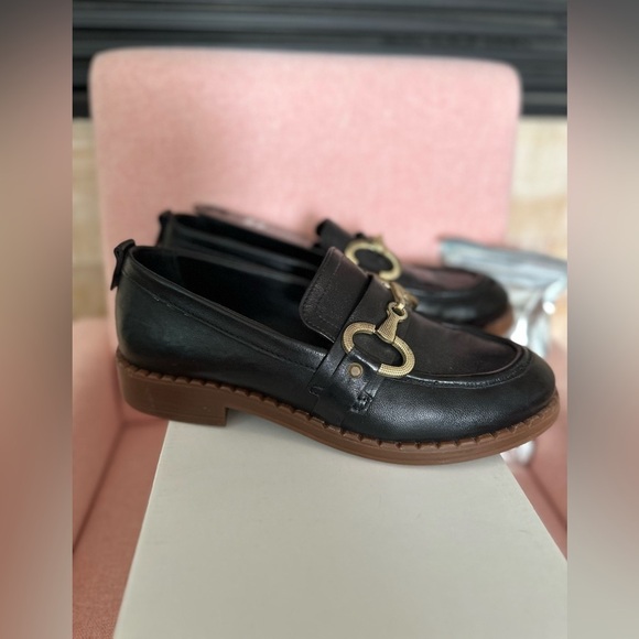 B2 Grayson Women Oxfords from Browns - Picture 6 of 9